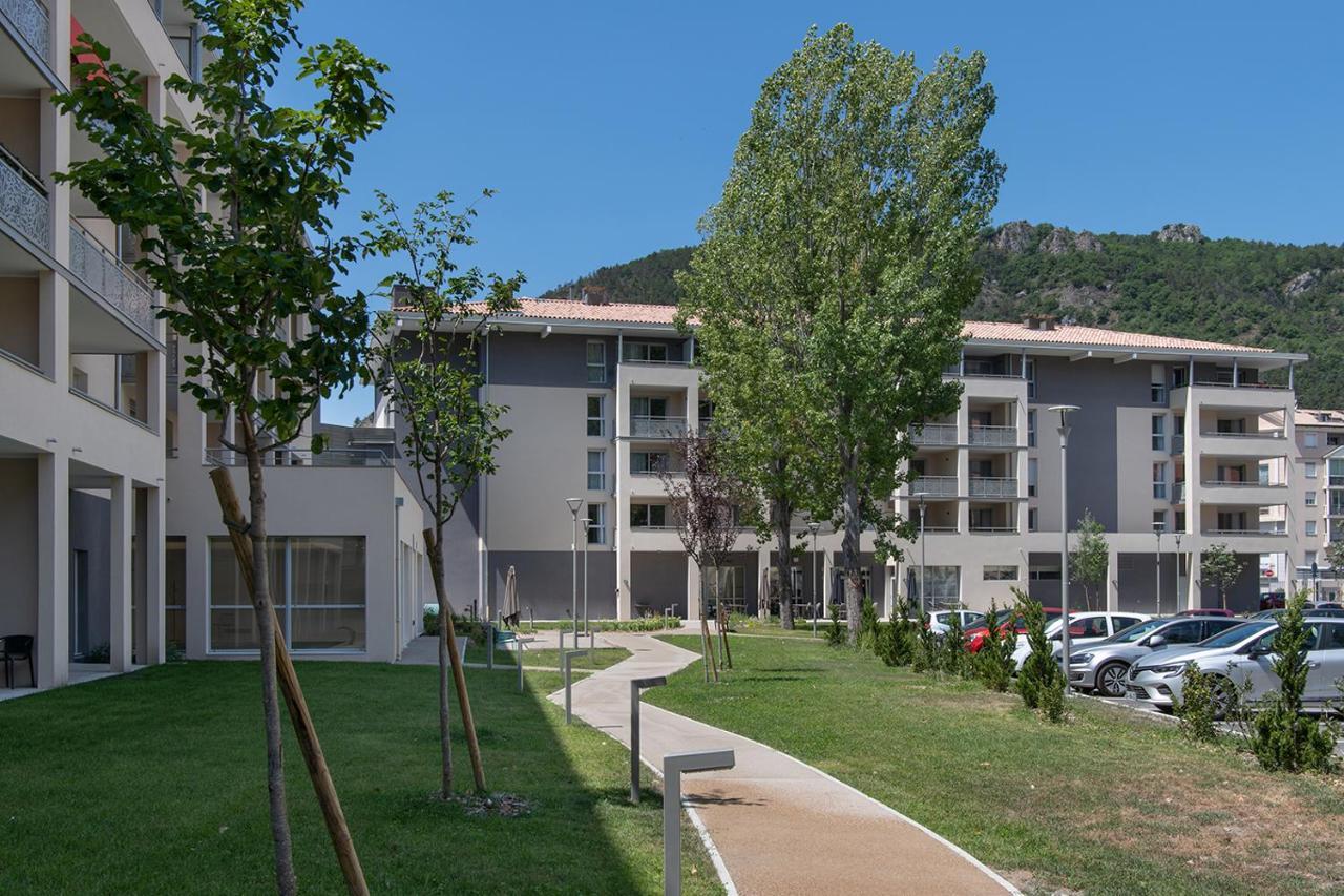Residence Services Seniors Domitys Les Eaux Vives Digne-les-Bains Bagian luar foto