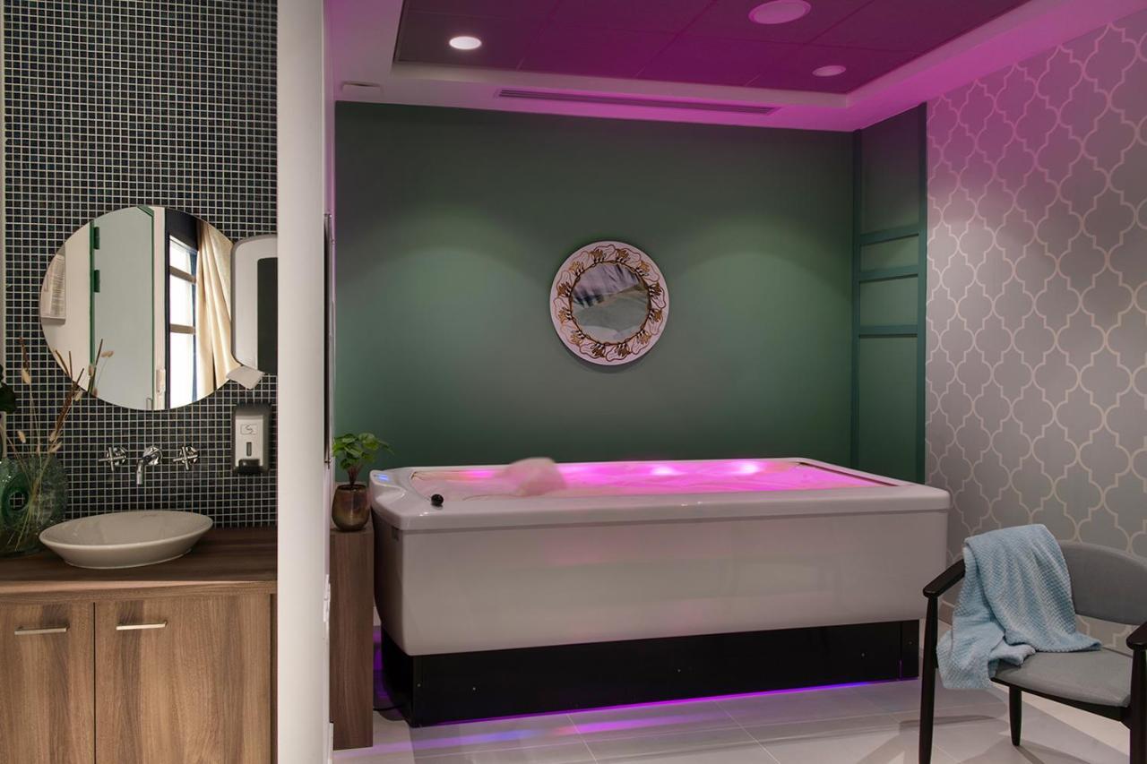 Residence Services Seniors Domitys Les Eaux Vives Digne-les-Bains Bagian luar foto