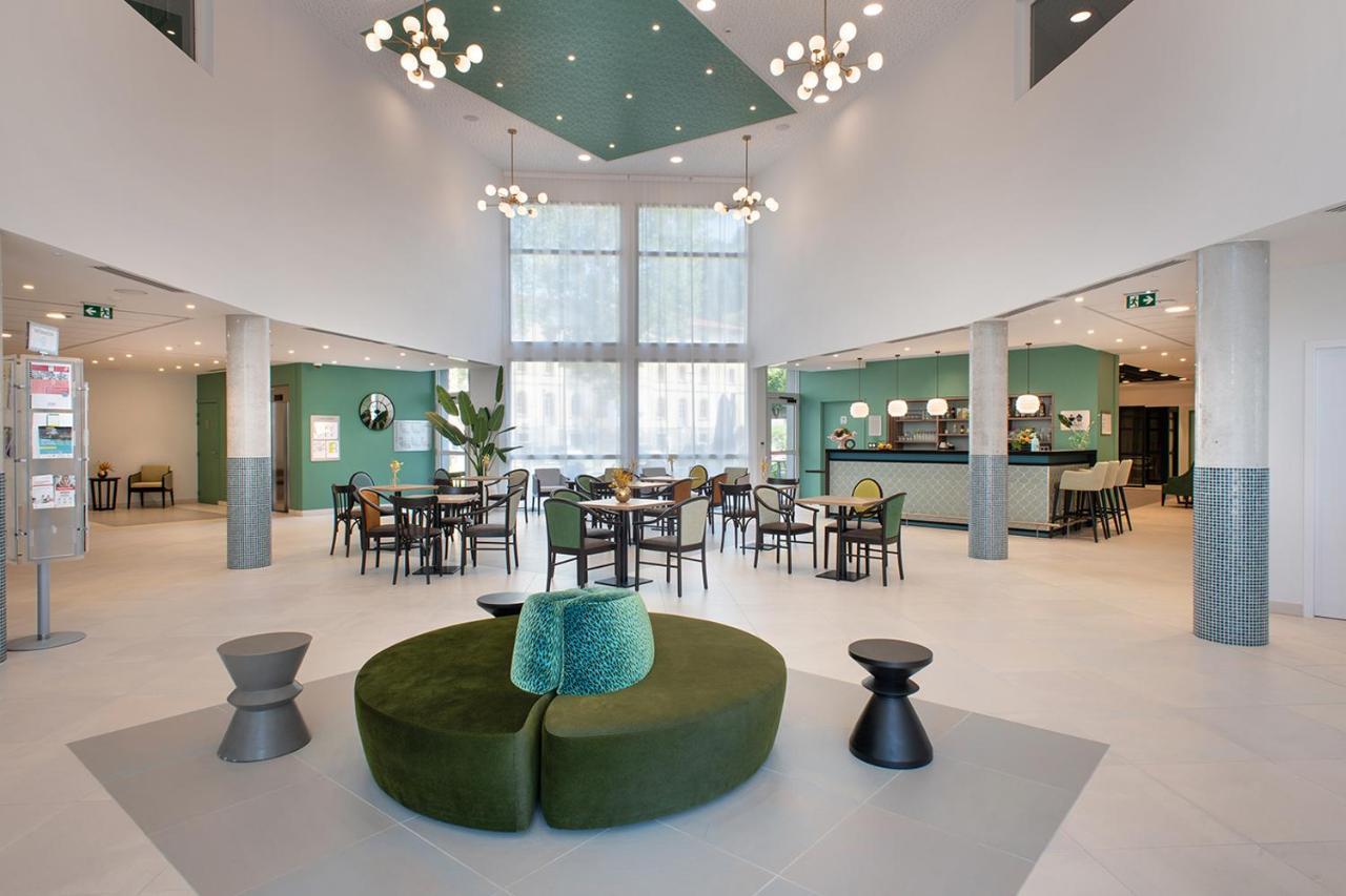Residence Services Seniors Domitys Les Eaux Vives Digne-les-Bains Bagian luar foto